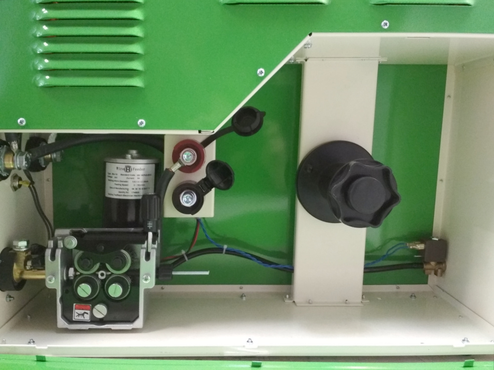 Промисловий зварювальний інверторний напівавтомат Атом I-250 MIG/MAG всередині